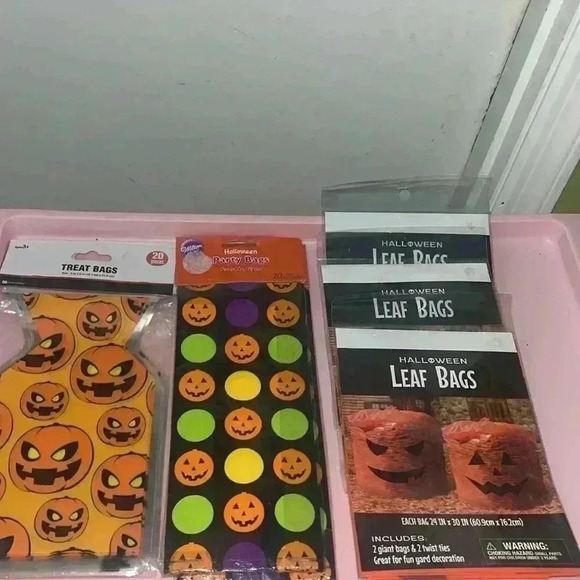 🆕 Halloween Treat and Leaf Bags Bundle - Picture 1 of 5
